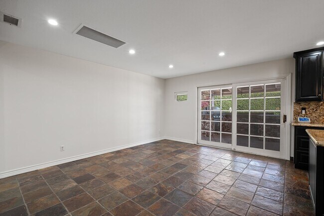 Building Photo - **724 E Cypress Ave Glendora** 4 bedroom 2 bath !!2 weeks free OAC!!