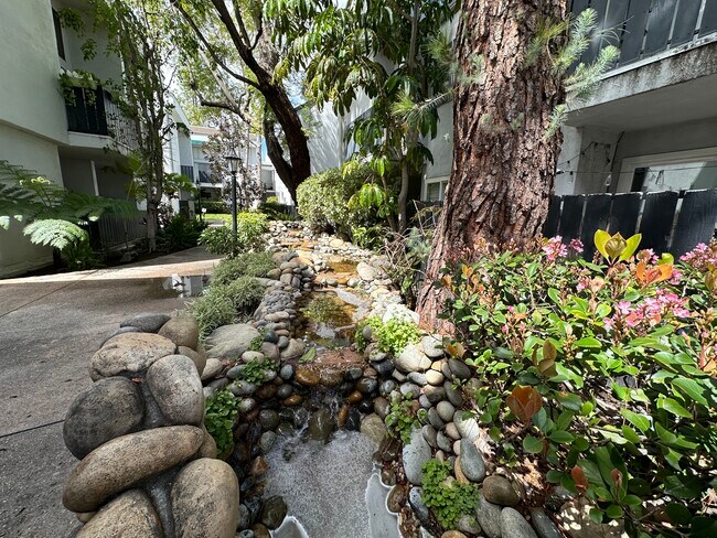 Building Photo - 18645 Hatteras St