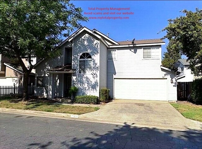 Primary Photo - 2419 N Clark St