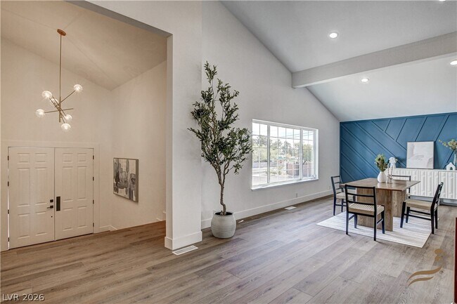 Building Photo - 2685 S Tenaya Way