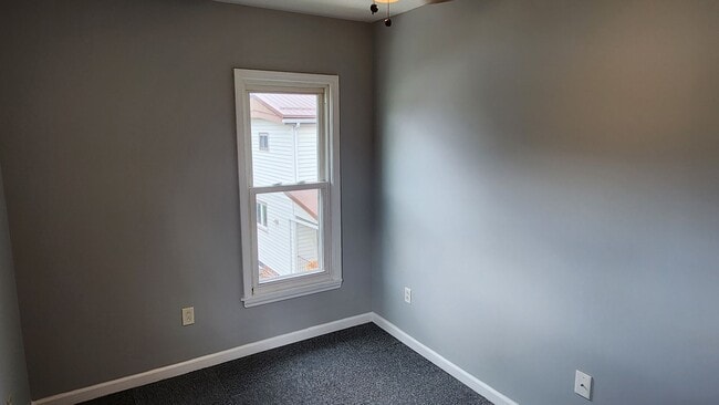 Building Photo - 1501 W Henley St