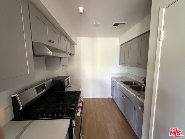 Building Photo - 10282 Tujunga Canyon Blvd