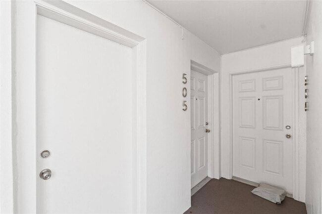 Building Photo - 1770 E Las Olas Blvd