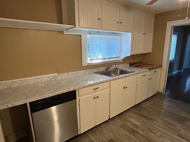 Building Photo - 3 bedroom 2 bath with bonus storage room next to Chico State with Large fenced backyard (Please r...