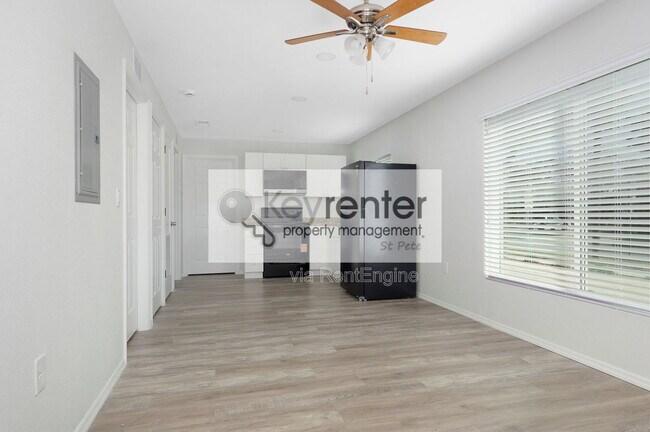 Building Photo - 454 21st St N