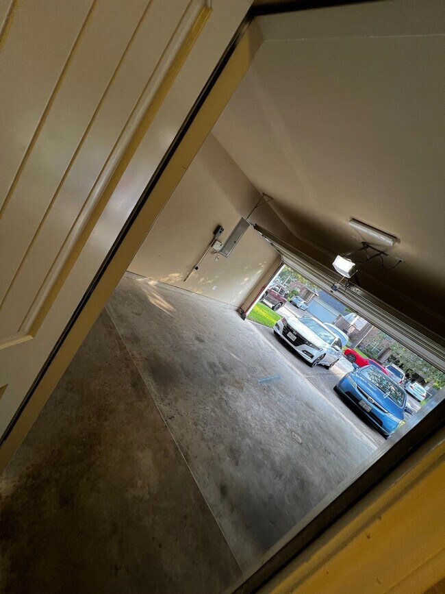 Building Photo - 23706 Red Glade Ct