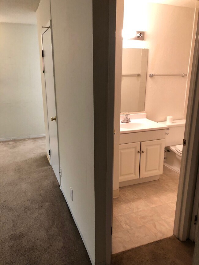 Building Photo - 2055 Sacramento St