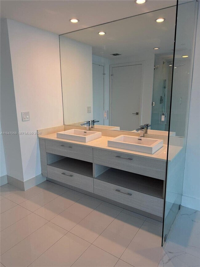 Building Photo - 650 NE 32nd St