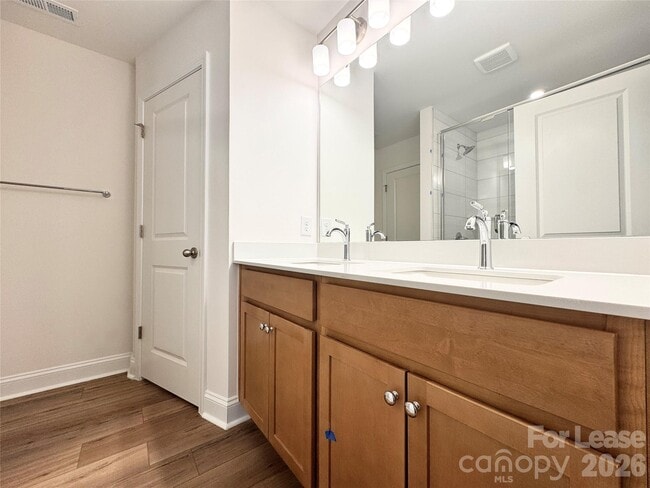 Building Photo - 2954 Clyde Dr