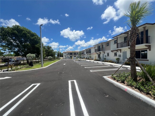 Building Photo - 199 Redland Rd