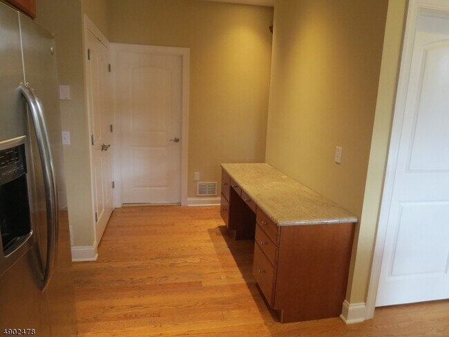 Building Photo - 22 Riverview Dr