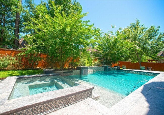 Building Photo - 10 Spotted Lily Way