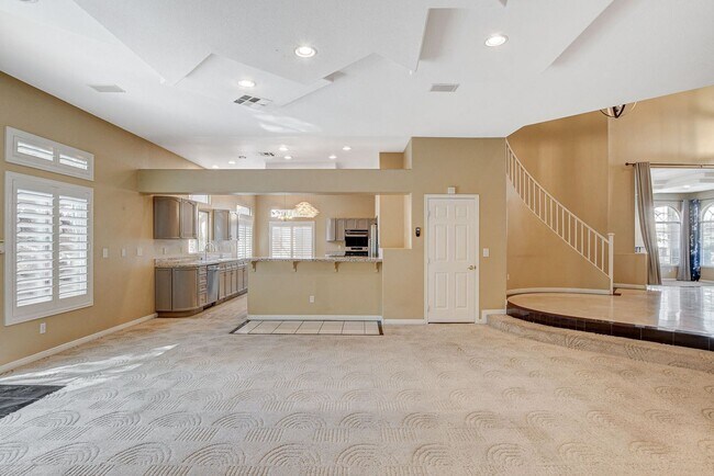 Building Photo - 5 BDR/ 4.5 BTH, Triple Master Home including pool & spa!
