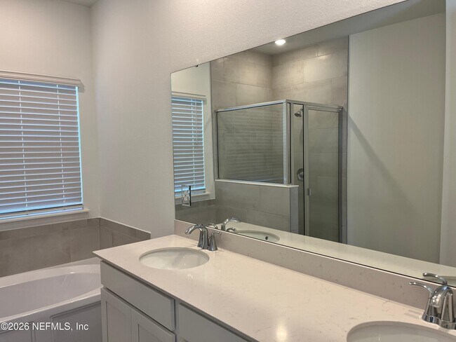 Building Photo - 66 Otsego Ln