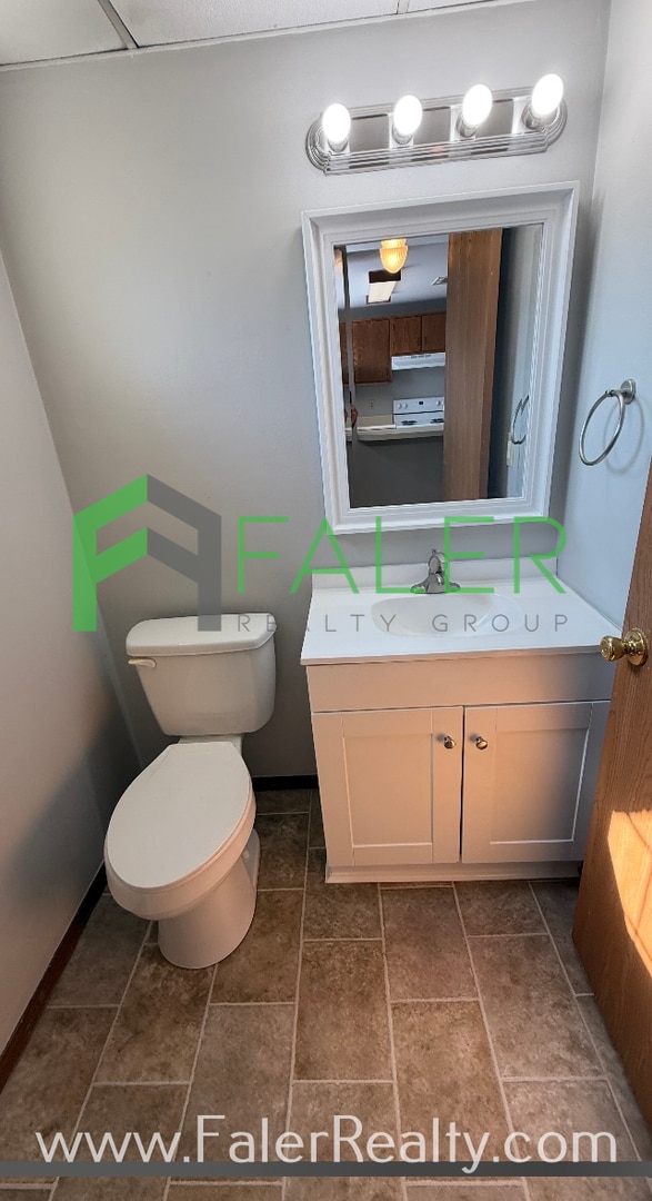 Building Photo - 2 Bed, 1.5 Bath Townhome