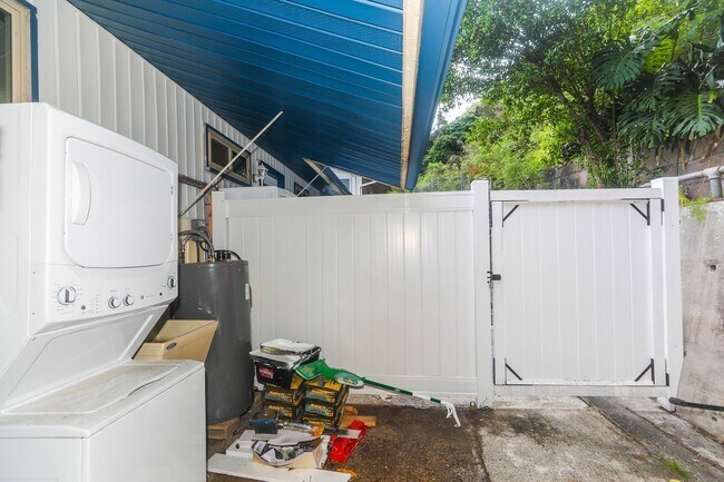 Building Photo - BK-1520