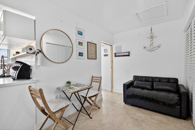 Building Photo - 4540 SW 28th Terrace