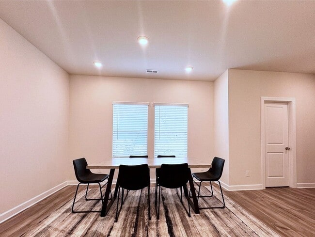 Building Photo - Enchanting 3-Story Single Home  | 4 BR/3.5BA | 2-Car Garage |In City Park Community!