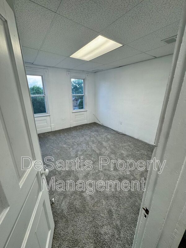 Building Photo - 42 Climax St
