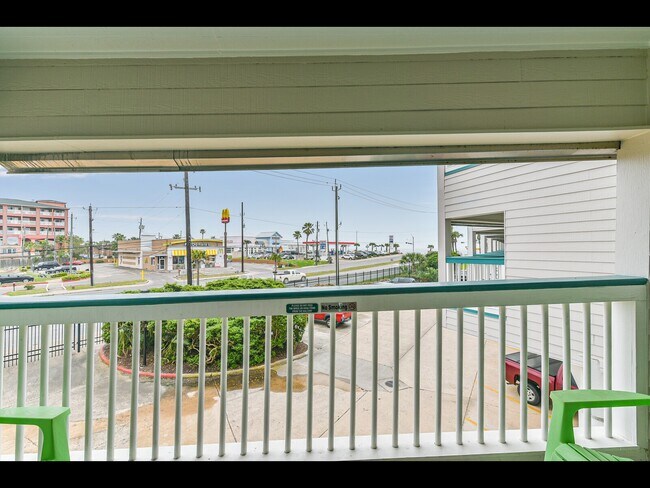 Building Photo - 6102 Seawall Blvd