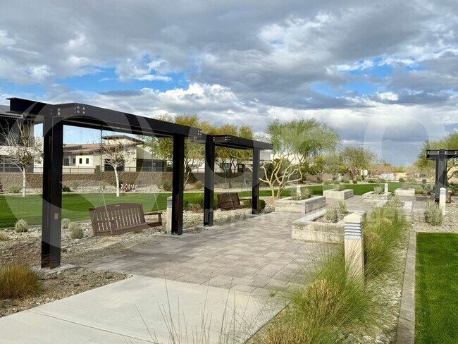 Building Photo - 1222 E La Mirada Dr