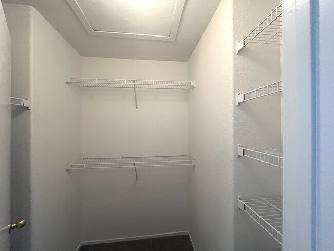 Building Photo - 2 bed, 2 bath condo located in gated community w/lush landscaping, 2 pools, spas, BBQ areas & clu...