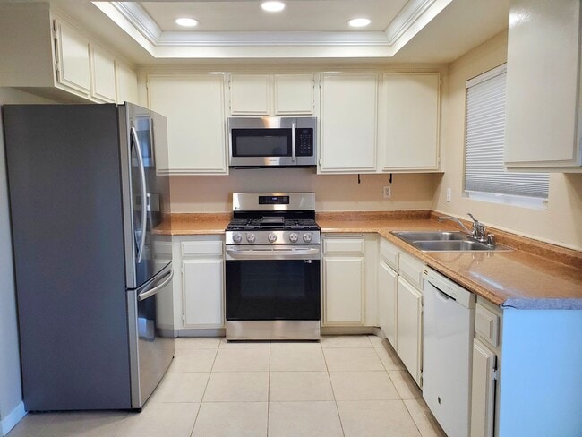 Building Photo - Nice 2-Story 2-Bedroom Condo Available in Grand Terrace!