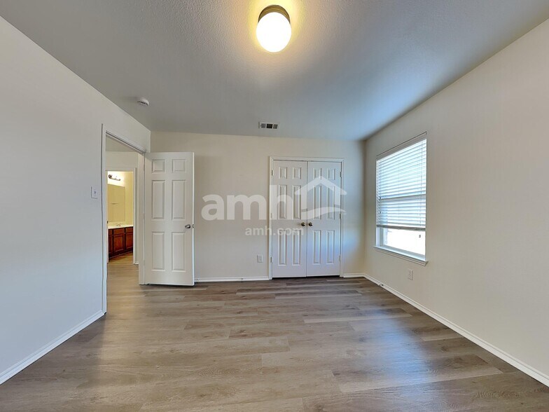 Building Photo - 306 Azalea Dr