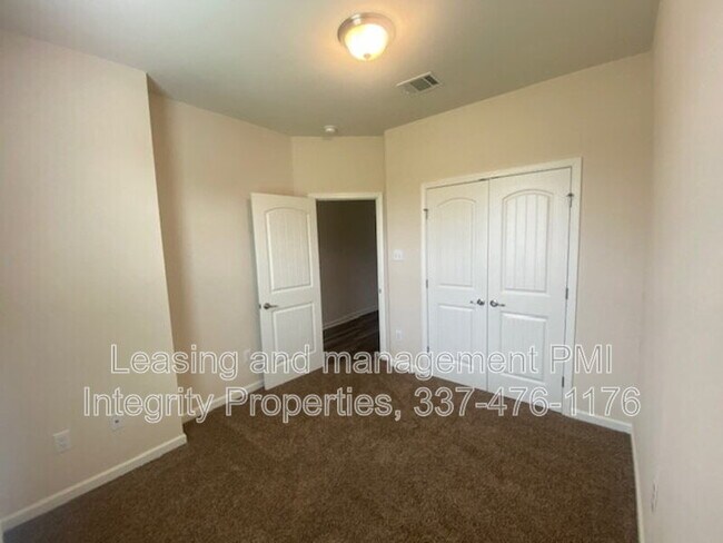 Building Photo - 121 Rue Viansa
