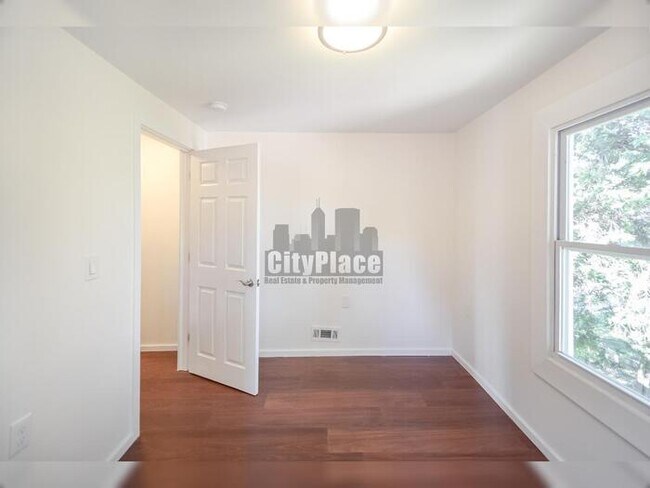 Building Photo - 227 S Dearborn St