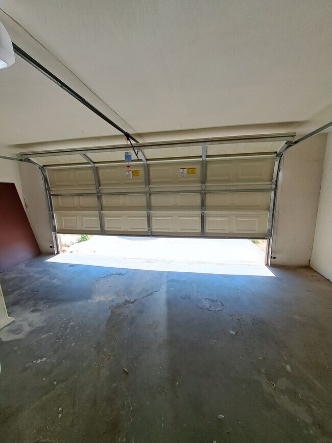 Building Photo - Don’t miss this wonderful opportunity to make this move-in-ready Phelan home yours!