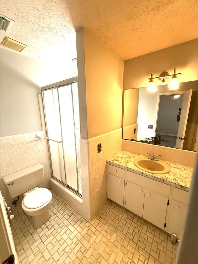 Building Photo - ** 3 bed 2 bath located off Vaughn Road ** Call 334-366-9198 to schedule a self tour