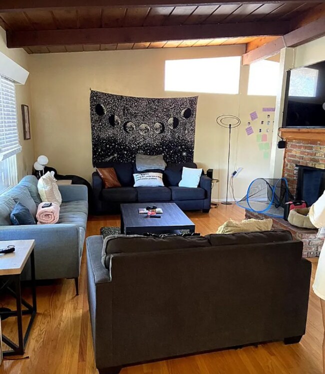 Building Photo - 6 Bed/ 5 Bath on Campanile! Large back are...