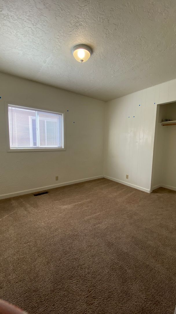 Building Photo - 3 Bed, 1 Bath Dallas Home!