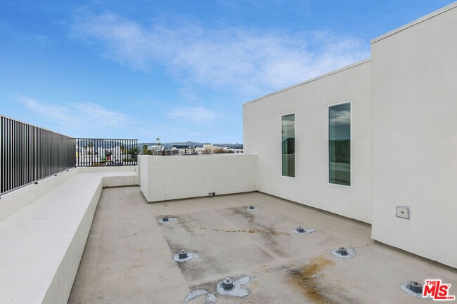 Building Photo - 5722 Fulcher Ave