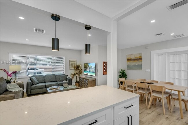 Building Photo - 1204 NE 7th St