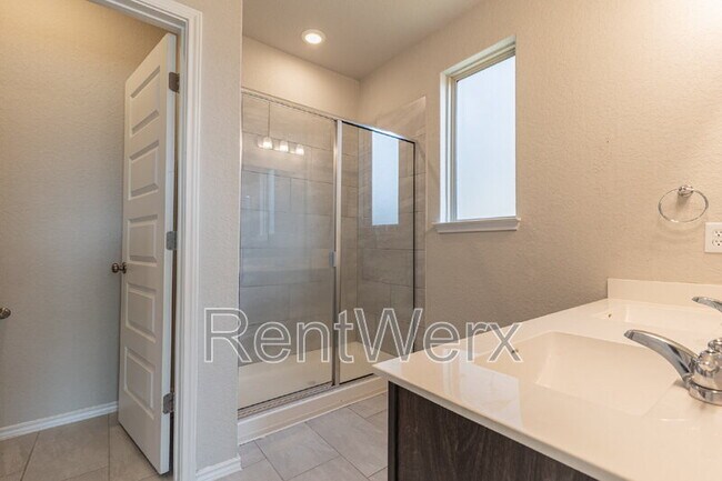 Building Photo - 10110 Jardin Verde