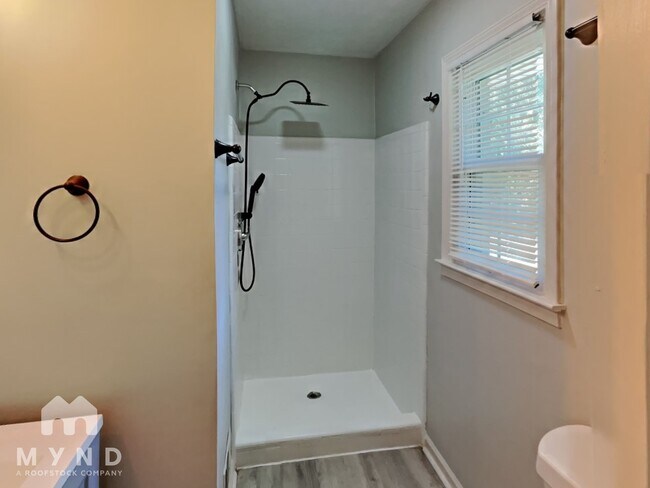 Building Photo - 944 Scoggins Rd