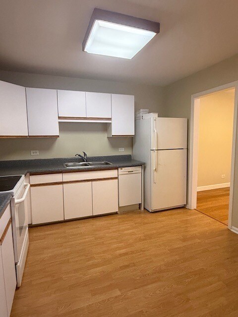 Building Photo - 527 W Eastman St