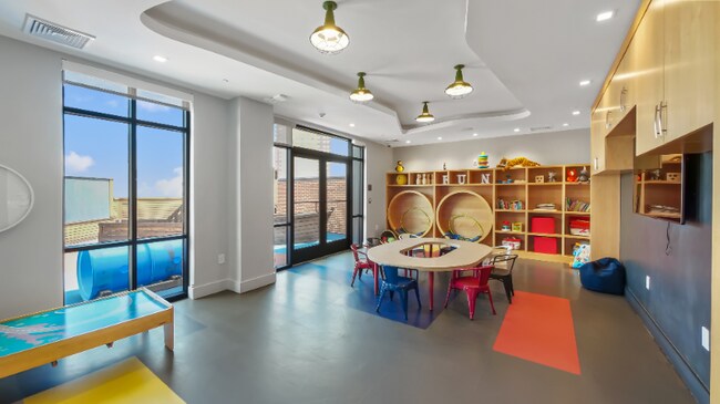 Building Photo - 675 Monmouth St