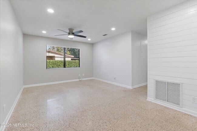 Building Photo - 863 Westgate Dr