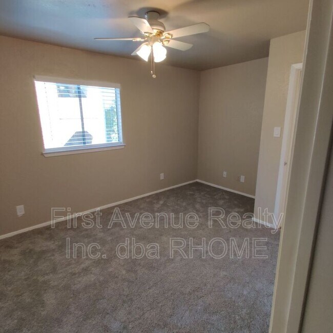 Building Photo - 3022 Forest Ln