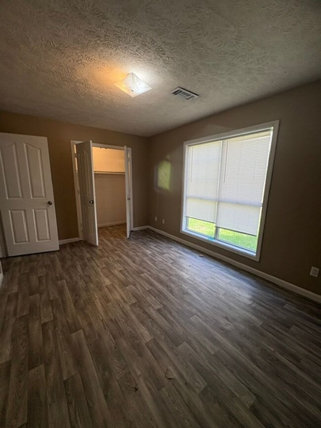 Building Photo - Renovated 3 Bedroom 2 Bath Home for Rent!