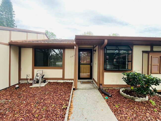 Building Photo - 202 Corkwood Ln