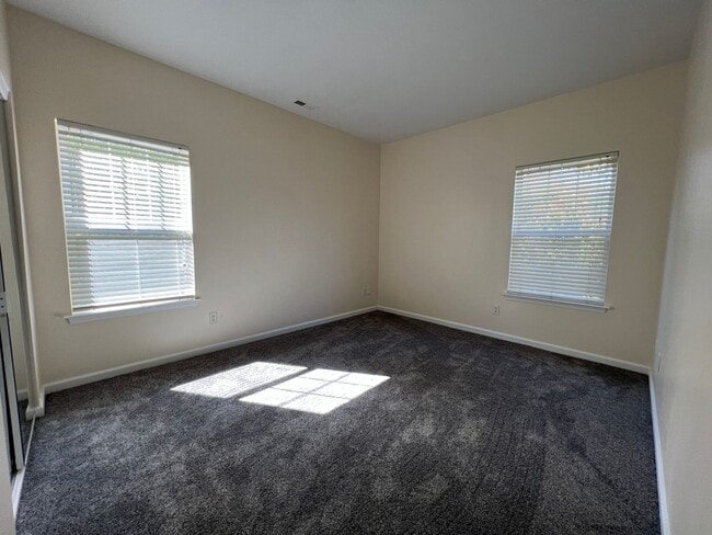 Building Photo - Available Now! 2nd Story, 3 Bed, 2.5 Bath ...