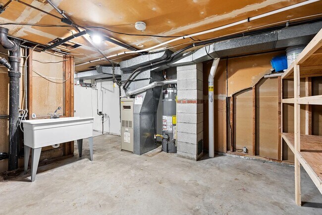 Building Photo - 2112 E 10th Ave