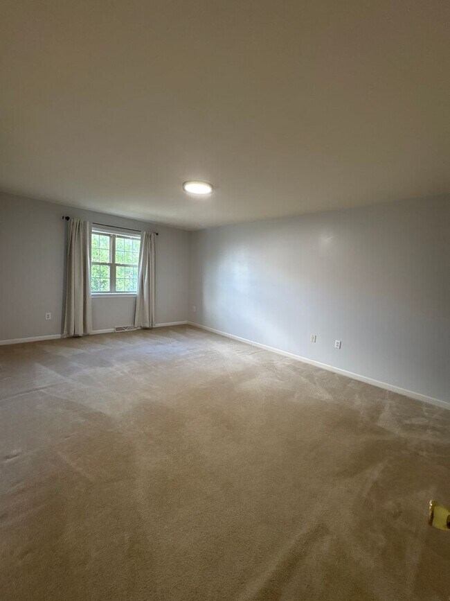 Building Photo - 720 Strayer Dr