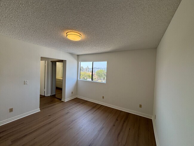 Building Photo - 627 Orange Grove Ave
