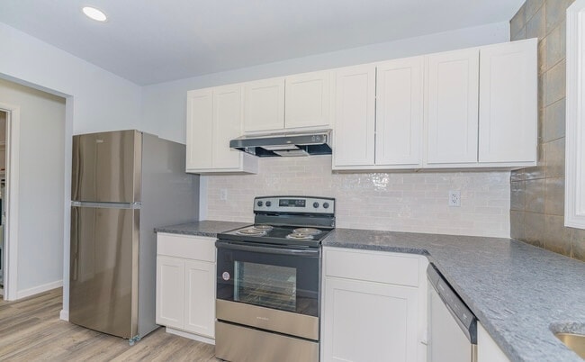 Building Photo - 128 Rockefeller Rd