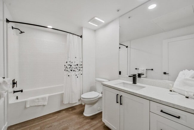 Building Photo - 8875 Costa Verde Blvd